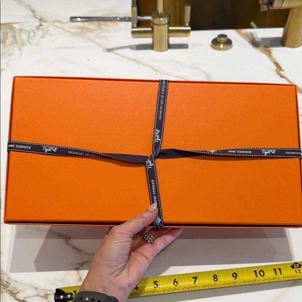 Hermes Orange Gift Box with Ribbon - Picture 6 of 6
